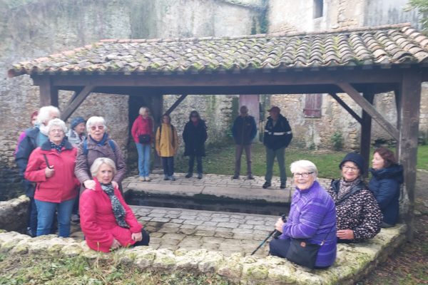 Promenade pour découvrir le lavoir les jardins et les alentours.