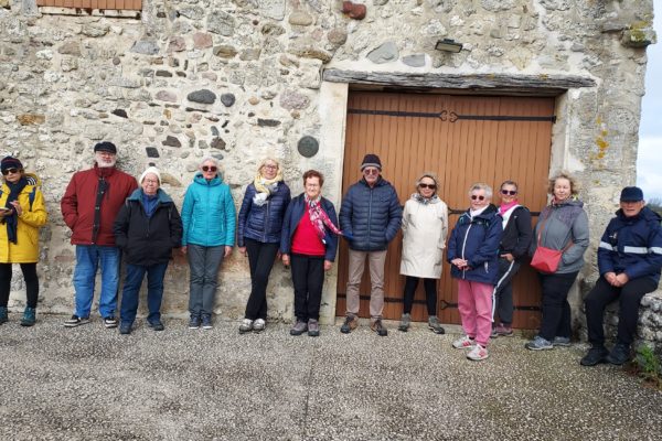 promenade jusqu'au Moulin des Loges et dans les ruelles de MAUZAC